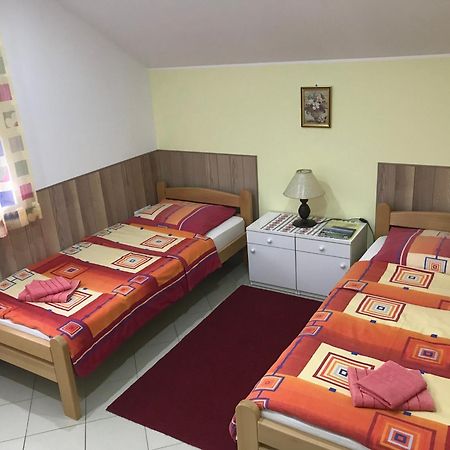 Guesthouse Rebel Deliblato Esterno foto