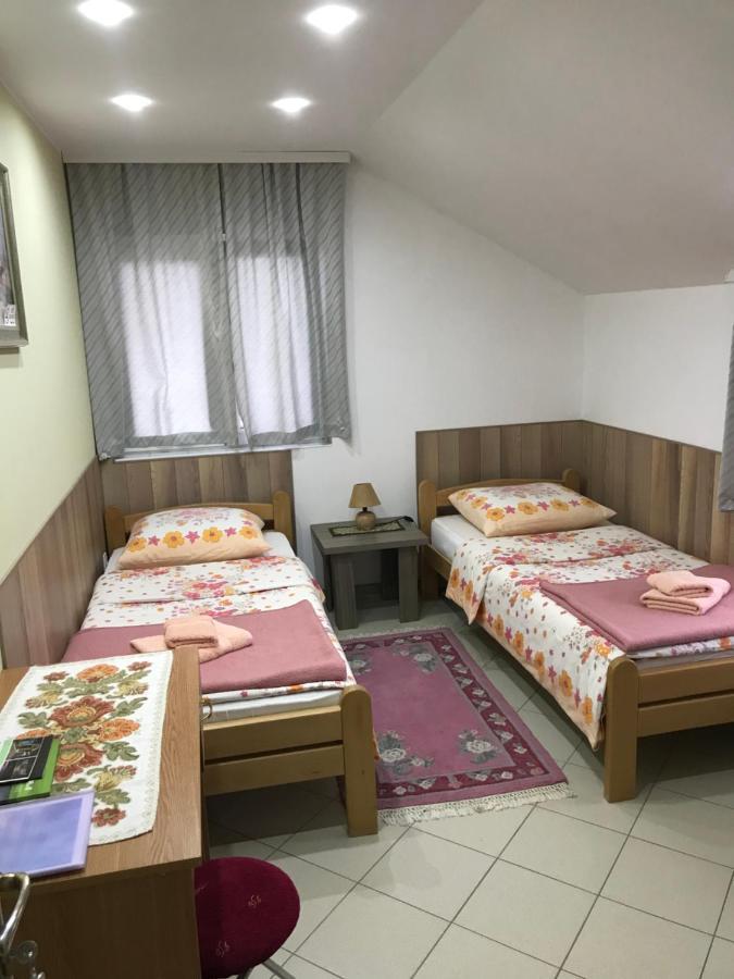 Guesthouse Rebel Deliblato Esterno foto