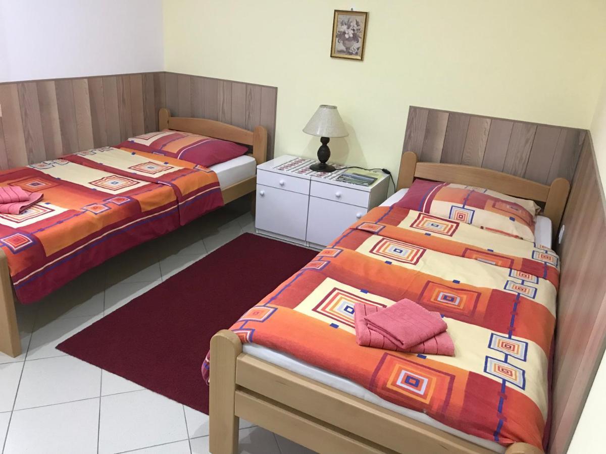 Guesthouse Rebel Deliblato Esterno foto